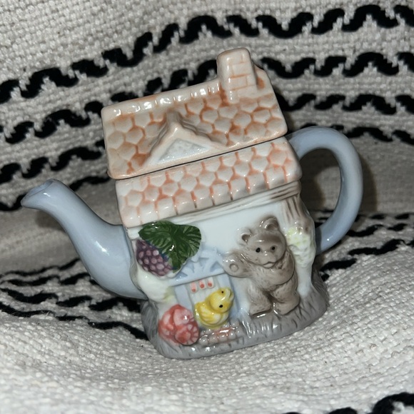 Vintage Detailed Mini Decorative Teapot NWOT - Picture 1 of 9